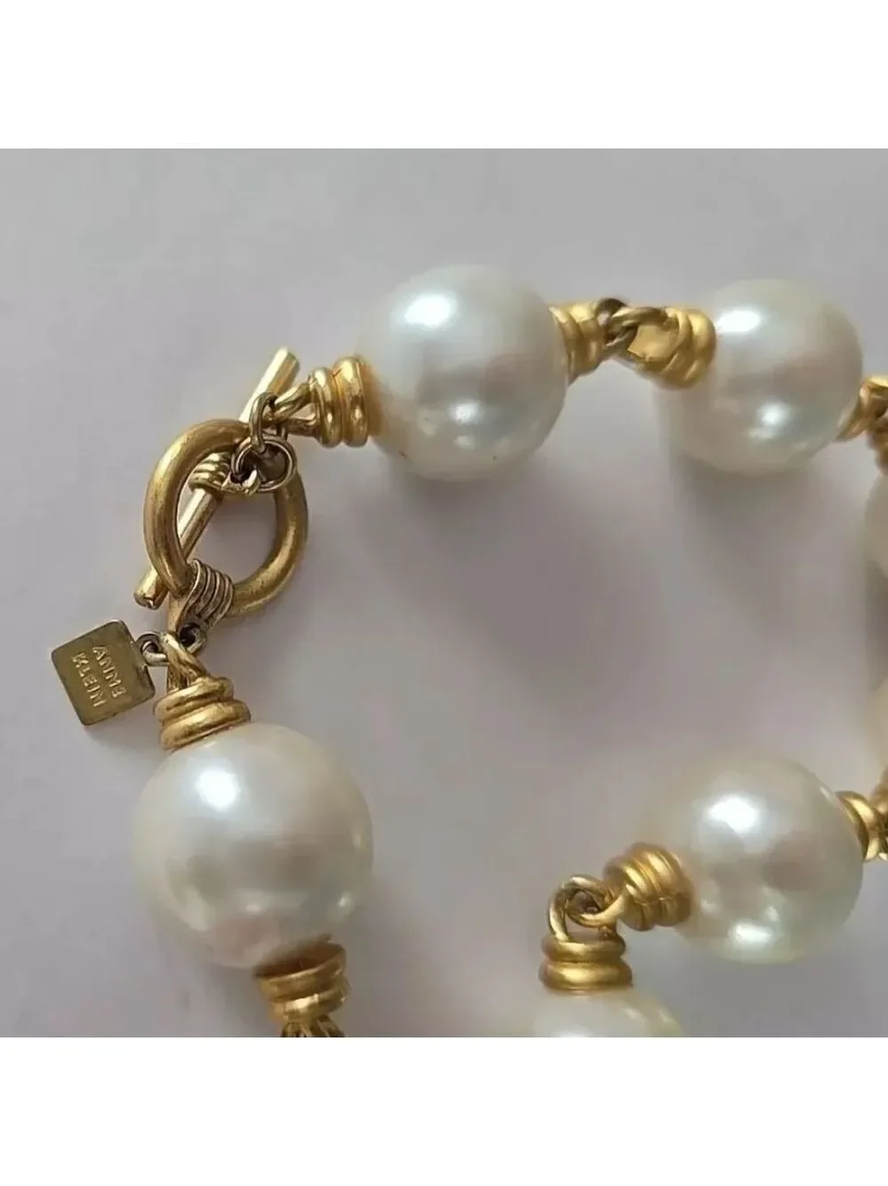 Anne Klein Large Faux Pearl Gold Tone Necklace 17.5” EUC